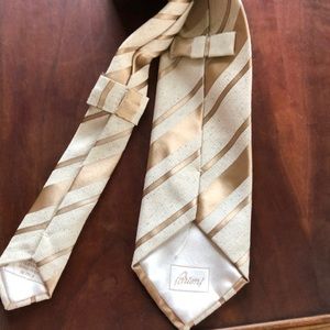 NWOT Brioni raw silk striped tie.